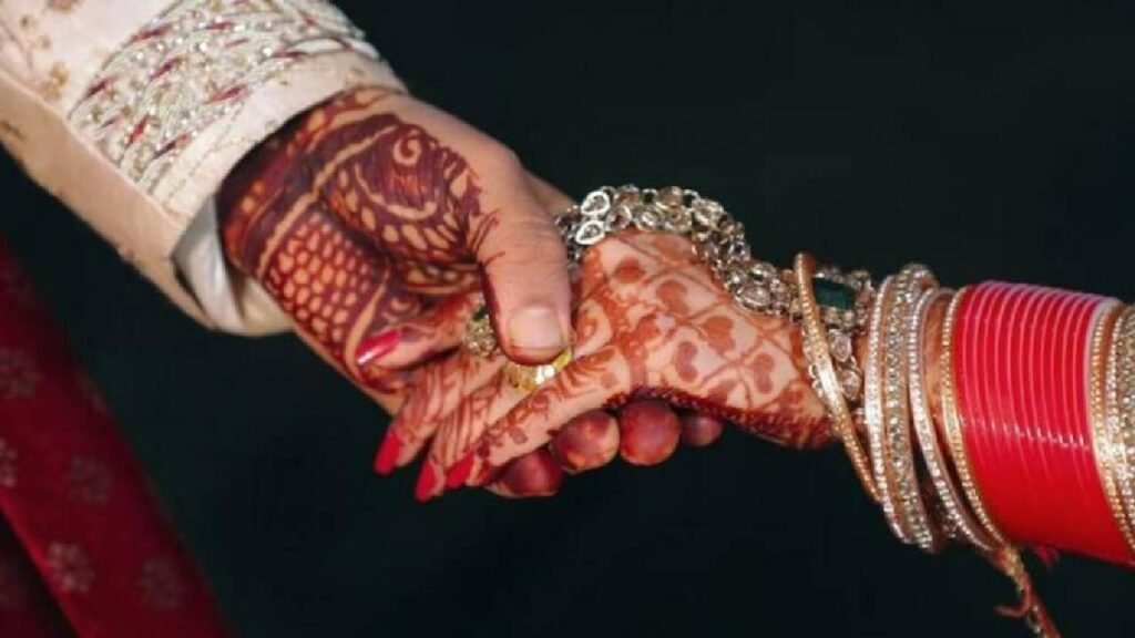 नई बहू को घर में प्रवेश करवाते वक्त रखे इन बातों का विशेष ध्यान ! नई बहू को घर में प्रवेश करवाते वक्त रखे इन बातों का विशेष ध्यान !