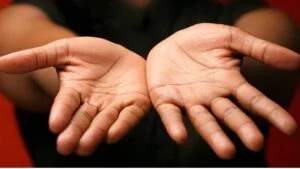 हाथों की रेखाएँ बदल सकती हैं भाग्य!