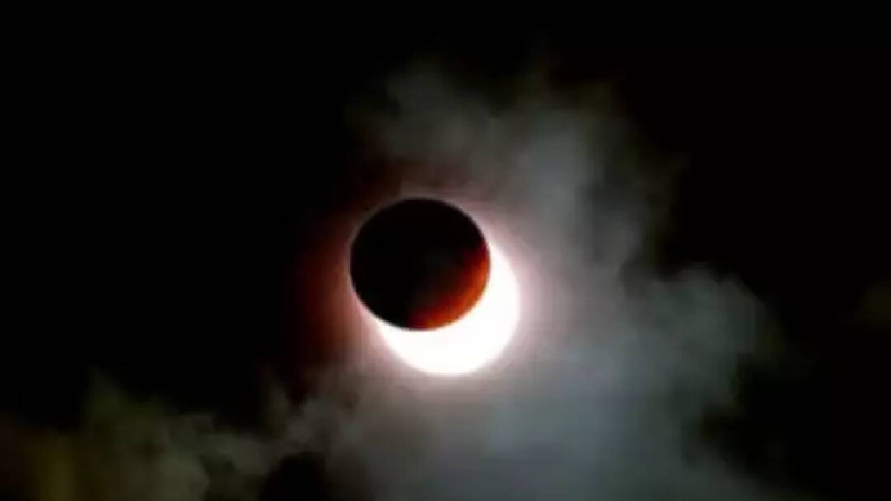 क्या आपके सपने में भी आता है "चंद्र ग्रहण"? क्या आपके सपने में भी आता है "चंद्र ग्रहण"?
