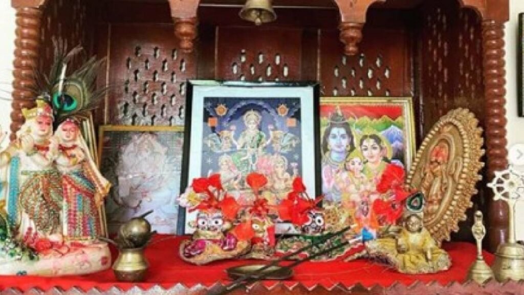 घर में पुराने मंदिर का क्या करें? घर में पुराने मंदिर का क्या करें?
