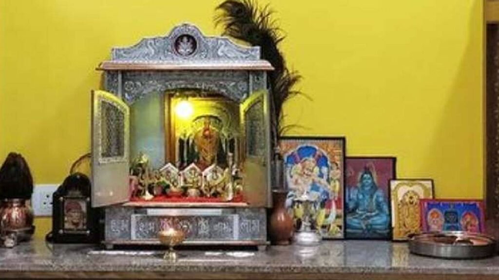 घर में पुराने मंदिर का क्या करें?
