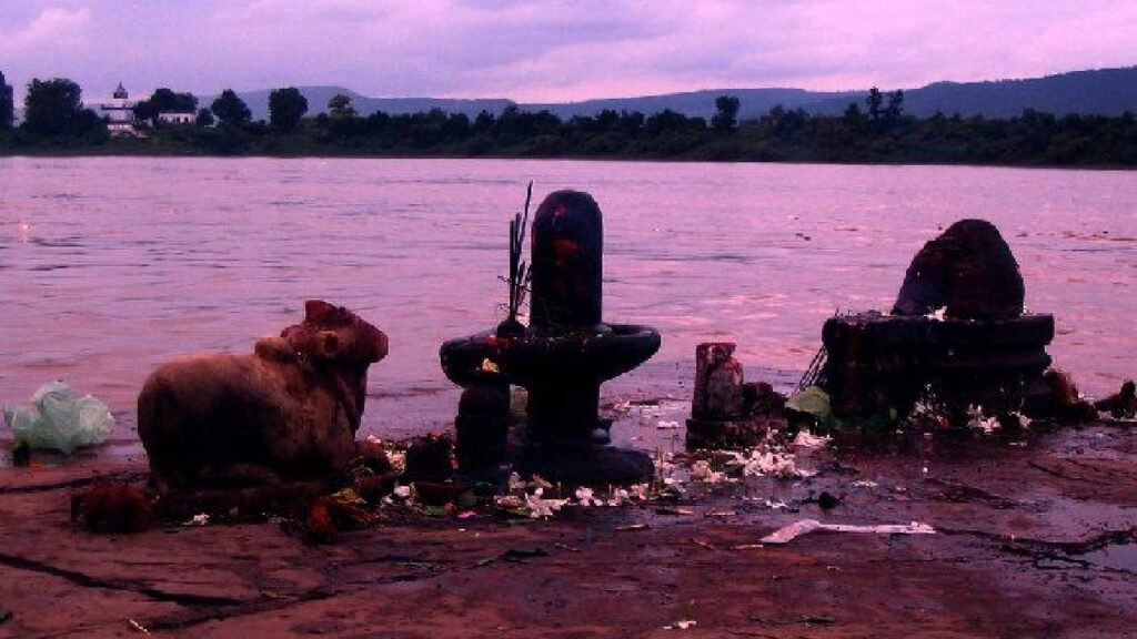 माता नर्मदा बनाती है नर्मदेश्वर शिवलिंग, देश-विदेश तक पहुंचाई जाती है ये शिवलिंग माता नर्मदा बनाती है नर्मदेश्वर शिवलिंग, देश-विदेश तक पहुंचाई जाती है ये शिवलिंग
