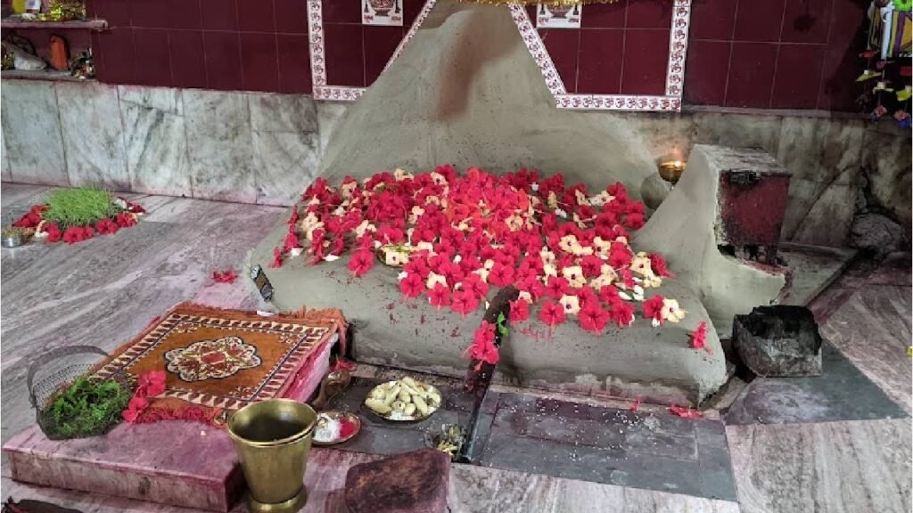 पान बता देता है मनुष्य का भविष्य, इस सैकड़ों साल पुराने मंदिर की अनोखी मान्यता!