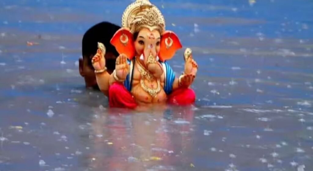 अनंत एकादशी को भगवान विष्णु और बप्पा दोनों को पूजा जाता है! अनंत एकादशी को भगवान विष्णु और बप्पा दोनों को पूजा जाता है!