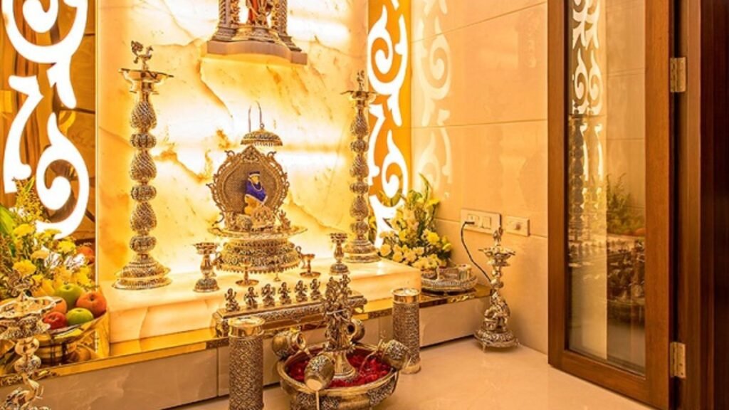 पूजा घर के लिए इन रंगों के चुनाव से घर में फैलेगी सकारात्मकता!