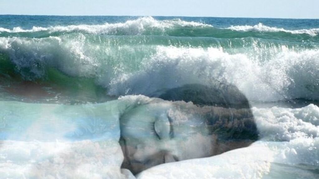 Sapne mei Pani Dekhna: किस बात का संकेत है सपने में पानी का दिखना?