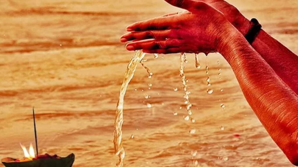 गंगाजल के इस उपाय से आपकी कुंडली से हटेगा पितृ दोष!