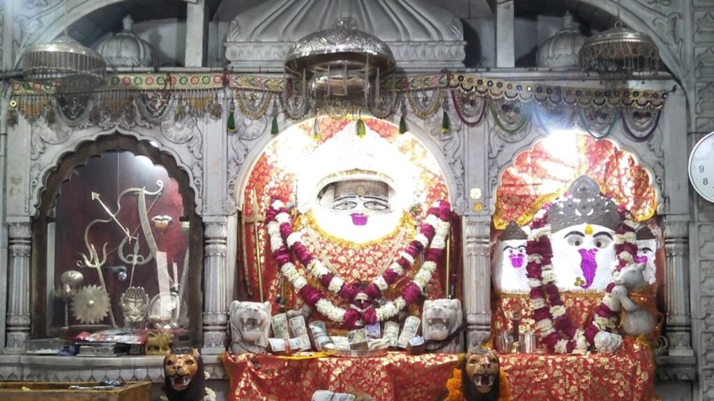 करवाचौथ पर पूजे जाने वाली चौथ माता का इकलौता मंदिर, माता के दर्शन से मिलेगा सदासुहागिन का आशीर्वाद!