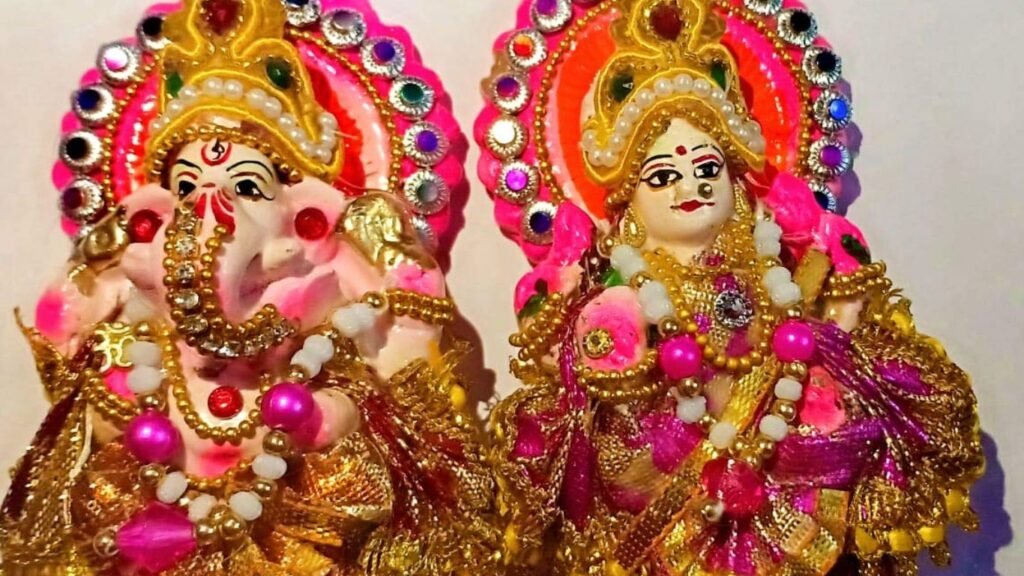 दिवाली के पूजन के लिए इस तरह की लें गणेश-लक्ष्मी की प्रतिमा, बरसेगा धन!