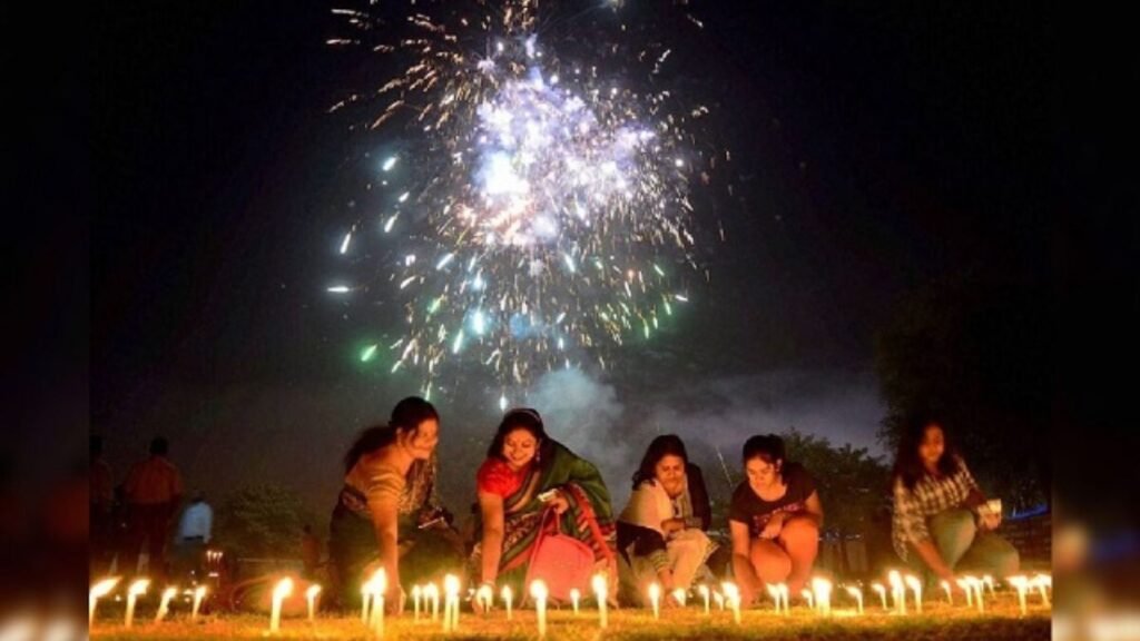 विविधताओं से भरा भारत, इन राज्यों में अनोखे तरीकों से मनाई जाती है दिवाली!