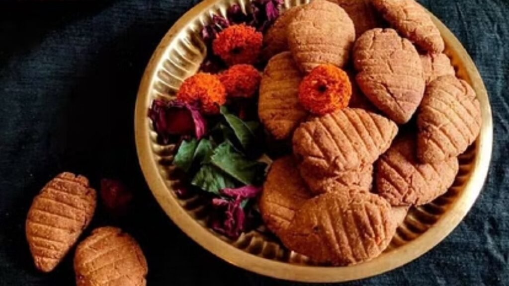 Chhath Puja 2023: सूर्य के समान ठेकुएं के बिना अधूरी है छठ पूजा! Chhath Puja 2023: सूर्य के समान ठेकुएं के बिना अधूरी है छठ पूजा!